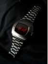 Customer picture of Hamilton Quartz numérique psr classique américain (40,8 mm) affichage noir et rouge / bracelet en acier inoxydable H52414130